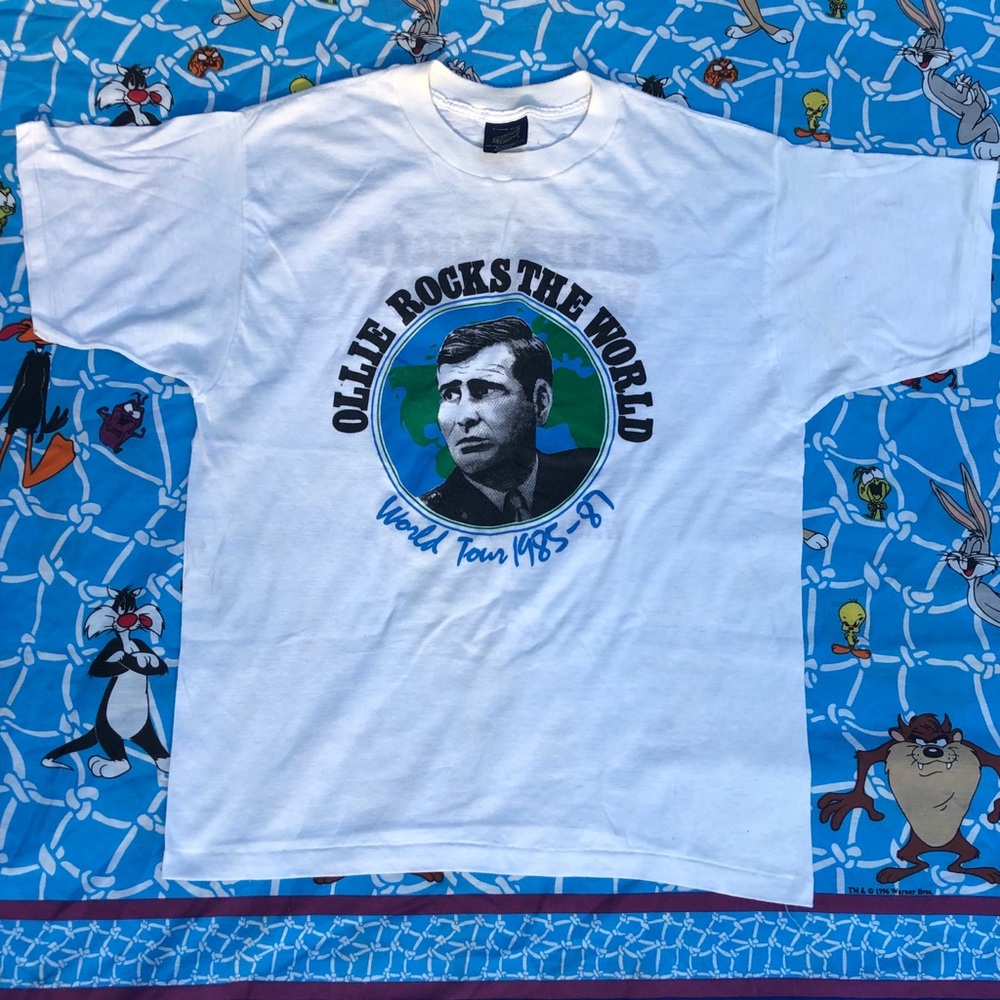 Vintage Ollie Rocks The World Political T Shirt 80s Single Stitch Sneakers Tag